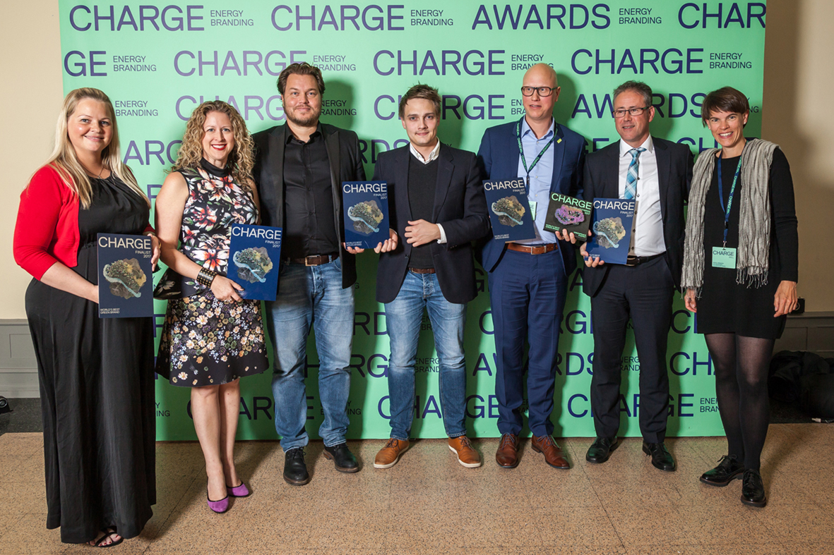 News - Central: Gunter Jenne (2.v.rechts) und Meike Heimann (rechts) nahmen die Auszeichnung Finalist - Best Green Brand auf der internationalen CHARGE Energy Branding Conference in Reykjavik entgegen.